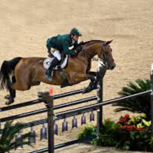 Dennis Lynch takes Bordeaux’s first major class at Bordeaux