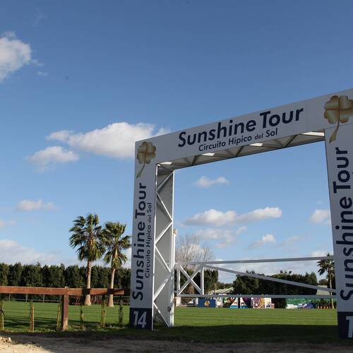 DEHESA MONTENMEDIO CELEBRATES SUNSHINE TOUR 2014