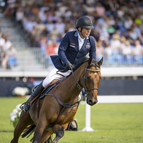 Jens Fredricson and Markan Cosmopolit with his team in the lead at the European Championship in Milan
