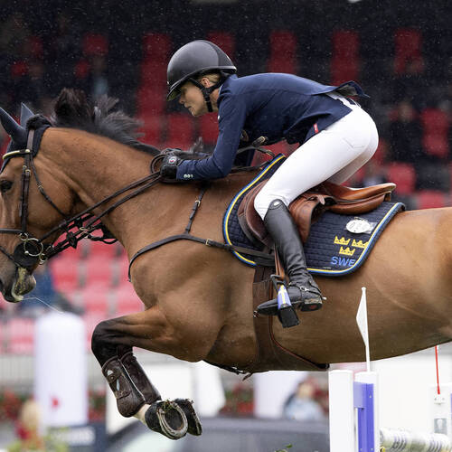 MALIN BARYARD-JOHNSSON SHINES IN ST TROPEZ