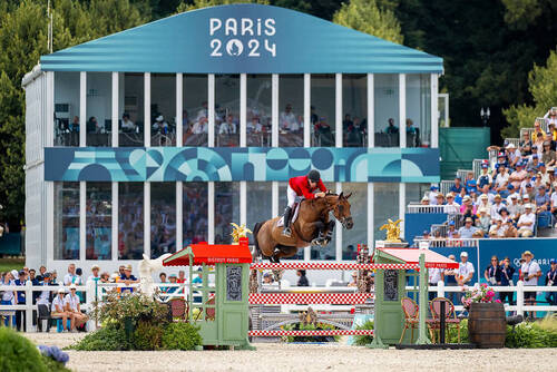 Karl Cook (USA) riding Caracole de la Roque during the Show Jumping Team - Final at the Chateau de Versailles for the Paris 2024 Olympic Games.     Photo Credit: FEI/Benjamin Clark
