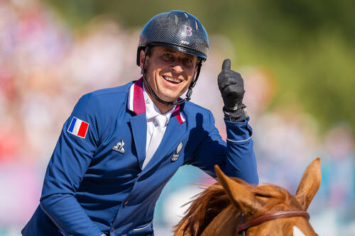 Julien Epaillard (FRA) riding Dubai du Cedre during the Individual Show Jumping Qualifier at the Chateau de Versailles for the Paris 2024 Olympic Games.     Photo Credit: FEI/Benjamin Clark
