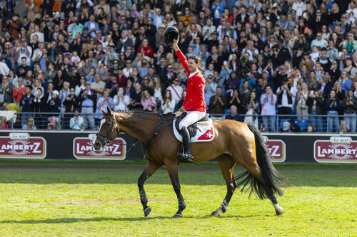 Steve Guerdat (SUI) riding Dynamix du Belheme ©FEI/Leanjo de Koster