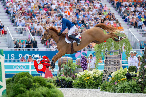 Julien Epaillard (FRA) riding Dubai du Cedre during the Show Jumping Team - Final at the Chateau de Versailles for the Paris 2024 Olympic Games.     Photo Credit: FEI/Benjamin Clark