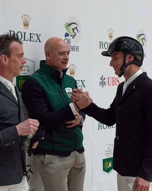 In the kiss and cry, beyond the tension of competition, there is also recognition and respect. Here, Club President François Mathy Jr shares a firm handshake with Richard Vogel under the watchful eyes of Harries Smolders, , a quiet but meaningful gesture that speaks of trust, encouragement and shared values.